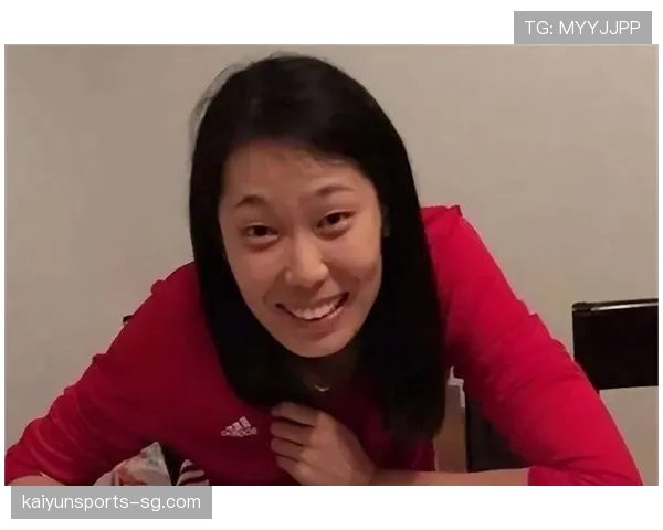 朱婷训练完啃鸡腿的样子，谁还记得她年薪千万啊